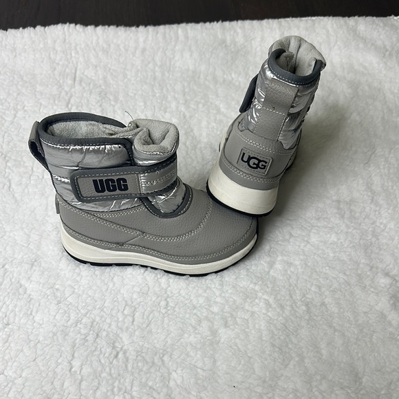 UGG Silver and Gray Boots with Cushioned Comfort - Picture 3 of 9